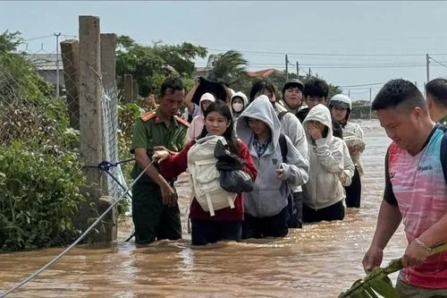 Khánh Hòa: Nhiều khu vực ngập cục bộ sau mưa lớn