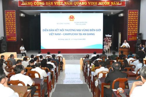 Tạo thuận lợi thông quan, thúc đẩy thương mại biên giới Việt Nam – Campuchia