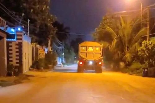 Đồng Nai: Liên tiếp xử phạt xe tải chở đất đá không che chắn