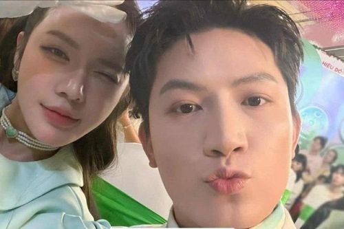 Nhờ netizen xóa người phía sau, ca sĩ Anh Tú nhận kết quả 'cười xỉu'