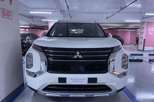 Mitsubishi Outlander phiên bản mới bất ngờ xuất hiện tại Việt Nam