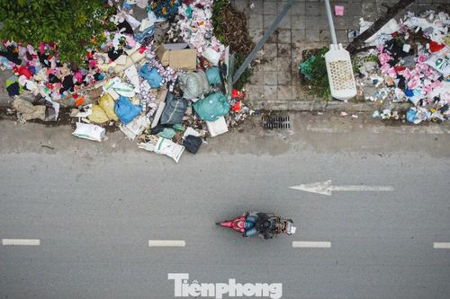 Rác thải tồn lưu bủa vây nhiều khu vực Thủ đô