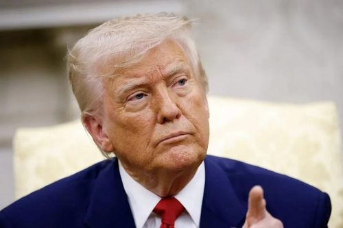 Tuyên bố làm nước Mỹ mạnh hơn, Tổng thống Trump vừa phải 'chữa cháy'
