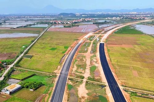 80% vốn đầu tư công cho hạ tầng, chuyên gia nói điểm mất cân đối