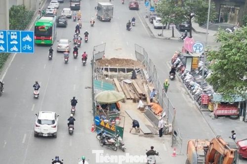 Tháo dỡ, thu hẹp hàng loạt hàng rào thi công tại Hà Nội