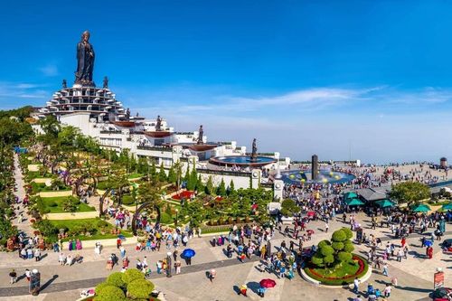 Mở lại hoạt động leo núi Bà Đen trở lại sau 2 tháng tạm dừng