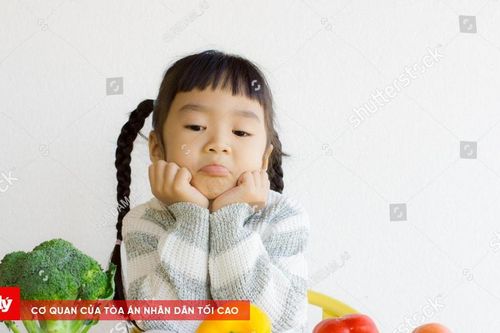 Trẻ biếng ăn: Sai lầm phổ biến cha mẹ nên tránh
