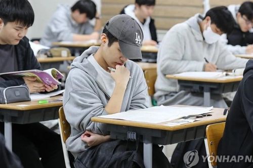 Viện trưởng xin từ chức vì đề thi tiếng Anh kiểu 'đánh đố'