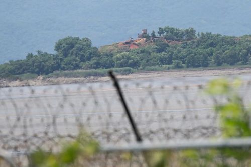 Ông Trump 'khen' Triều Tiên có biên giới kiên cố hơn Mỹ