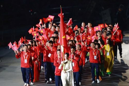 Vì sao khai mạc SEA Games 33 không bắn pháo hoa?; 'Hiện tượng bóng đá Anh' tăng giá chóng mặt