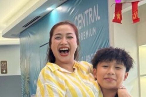 Con trai Ốc Thanh Vân: 14 tuổi cao lớn, ngại ngùng khi mẹ hôn