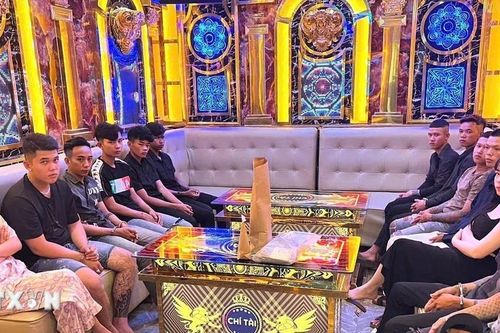 Đột kích quán karaoke, bắt quả tang 12 đối tượng dương tính với ma túy