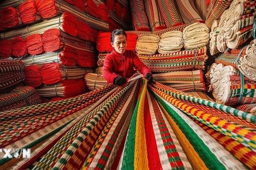 Làng dệt chiếu cói Phú Tân - Hồn nghề trăm năm bên đầm Ô Loan