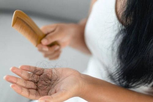 Cảnh báo sức khỏe từ mái tóc: Những dấu hiệu không nên bỏ qua