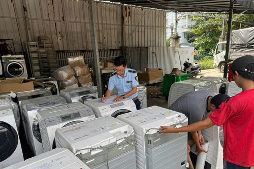 Phát hiện kho máy giặt, điều hòa không khí thuộc diện cấm nhập khẩu tại TP Hồ Chí Minh