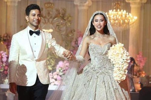 Cô dâu Tiên Nguyễn lộng lẫy, váy cưới đính hàng nghìn viên đá quý