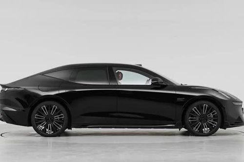 Xe sedan hạng D công suất 530 mã lực, siêu tiết kiệm xăng, giá gần 620 triệu đồng