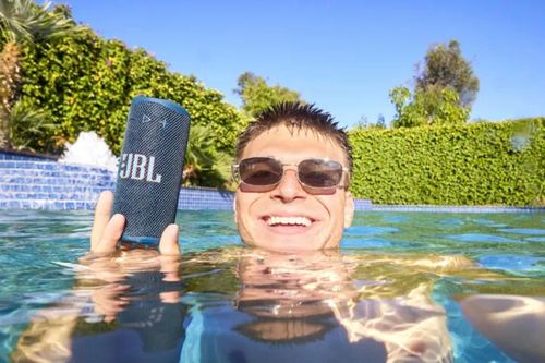 Loa Bluetooth JBL Grip trang bị công nghệ AI Sound Boost mạnh mẽ