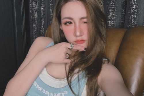 Sốc với visual của Á hậu Vbiz U40, được khen trẻ măng y hệt gái đôi mươi