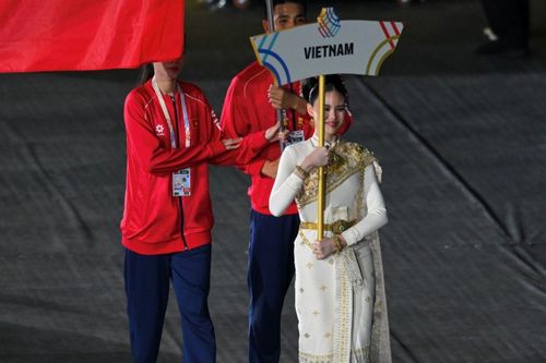 Ngắm nhìn nhan sắc rực rỡ của dàn người đẹp dẫn đoàn SEA Games 33