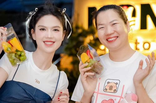 Xe sang 1 tỷ Ngọc Trinh tặng trợ lý