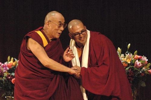 Cậu bé bỏ nhà đi và hành trình giác ngộ của Tôn sư Tenzin Priyadarshi Rinpoche