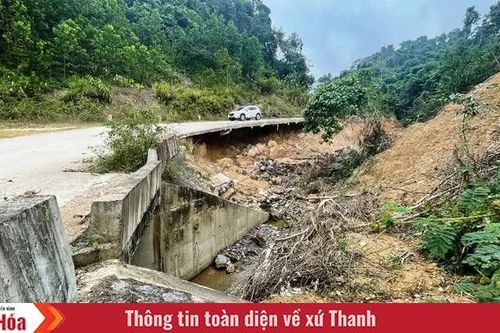 Người dân bất an qua cung đường sạt lở
