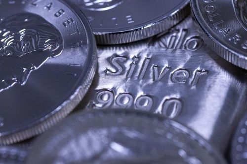 Giá bạc lần đầu tiên trong lịch sử vượt mốc 60 USD/oz