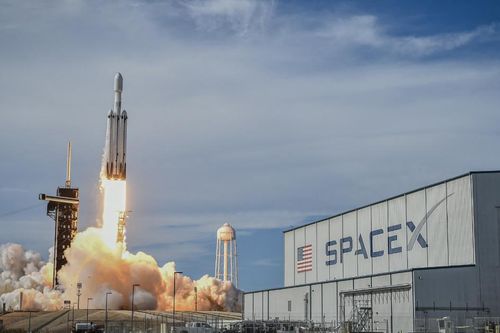 Công ty vũ trụ của Elon Musk muốn IPO với định giá 1,5 nghìn tỷ USD