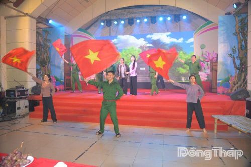 'Làm mới' cải lương để giữ hồn di sản