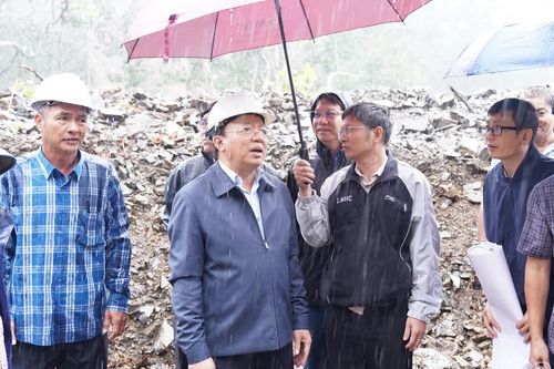 Phó Chủ tịch UBND tỉnh Khánh Hòa Lê Huyền kiểm tra tiến độ thi công các công trình giao thông ở khu vực phía nam