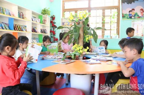 Tiếp sức học sinh vùng cao