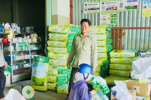Đồng bào hưởng lợi từ phát triển dịch vụ
