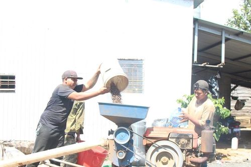 Đồng bào dân tộc thiểu số làm giàu chính đáng