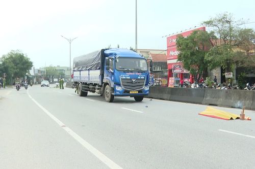 Người phụ nữ tử vong khi băng qua Quốc lộ 1