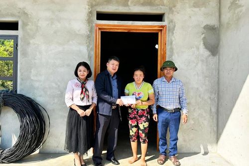 Những căn nhà nghĩa tình sau lũ