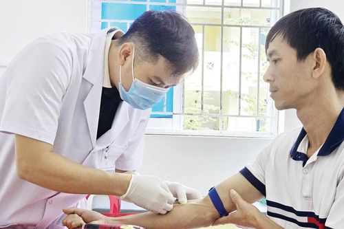 Gỡ khó cho y tế cơ sở