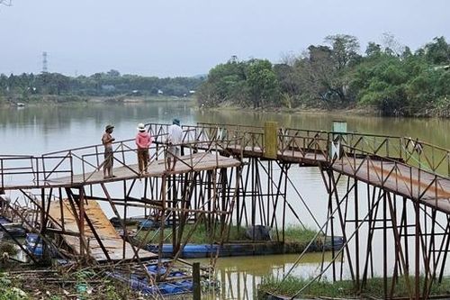 Cầu phao bị lũ cuốn, người dân mong một cây cầu kiên cố nối đôi bờ Tả Trạch