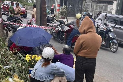 Giật mình ngã do còi xe đầu kéo, người phụ nữ tử vong thương tâm