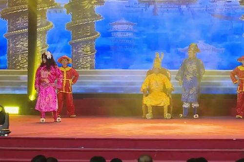 Sôi động liên hoan thôn, tổ dân phố văn hóa tiêu biểu