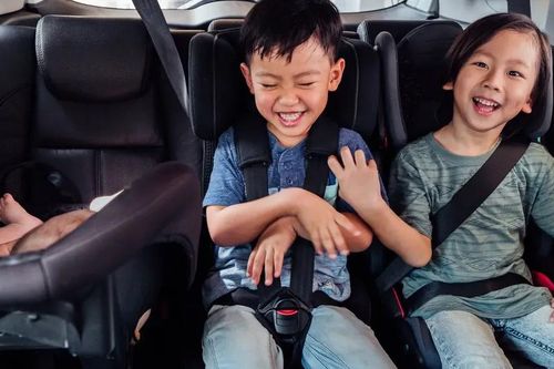 Cần thiết lắp ghế an toàn cho trẻ em trên ô tô