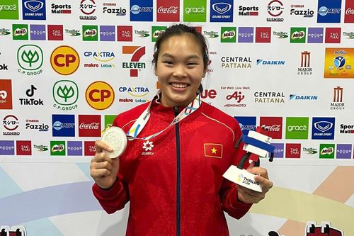 Võ sĩ Phụng Mùi Nhình Cao Bằng giành Huy chương Bạc tại SEA Games 33
