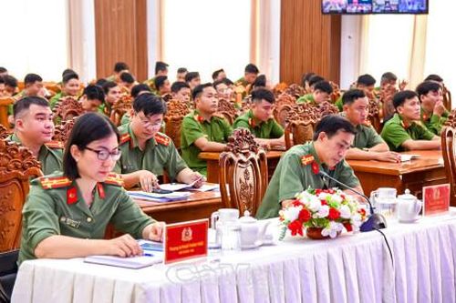 Phát động phong trào thi đua 'Ba nhất: Kỷ luật nhất - Trung thành nhất - Gần dân nhất'