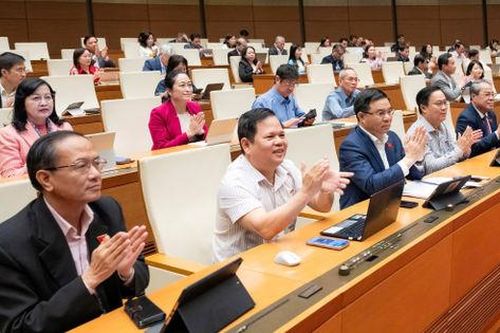 Quốc hội thông qua Luật Báo chí (sửa đổi)