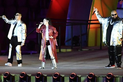 Biểu diễn khai mạc SEA Games 33 bị chê dở, ca sĩ nói do hát nhép trục trặc