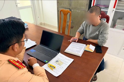 Tài xế ở Quảng Trị ngang nhiên lái xe khách đi ngược chiều trên quốc lộ 1