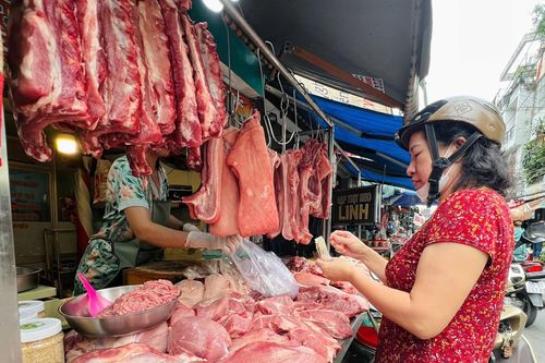 Giá thịt, trứng tăng mạnh, người tiêu dùng xoay xở thế nào mùa cận Tết?