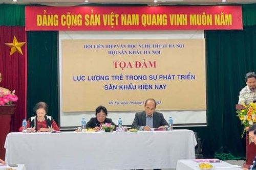 Khoảng trống lực lượng trẻ trên sân khấu: 'Báo động đỏ' về sự kế cận