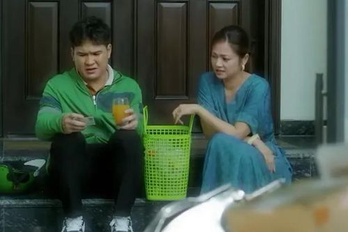 Bà Ánh (NSƯT Kiều Anh) giấu gia đình để đi làm shipper