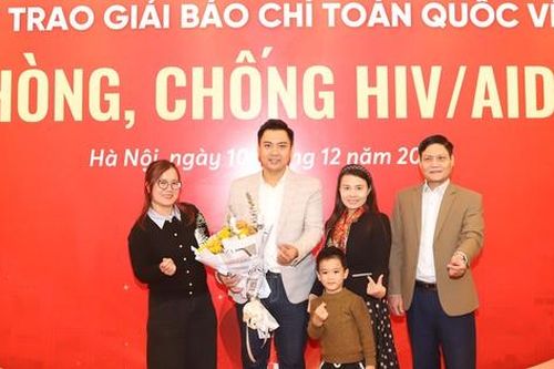 Đông đảo đại biểu dự Lễ tổng kết và trao giải 'Giải Báo chí phòng, chống HIV/AIDS'